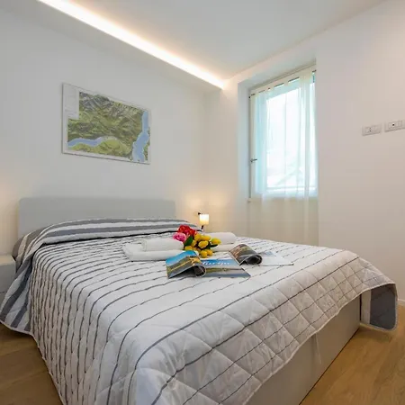 Sleeps 5 Pool Air Con *