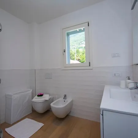 Sleeps 5 Pool Air Con * Mezzegra
