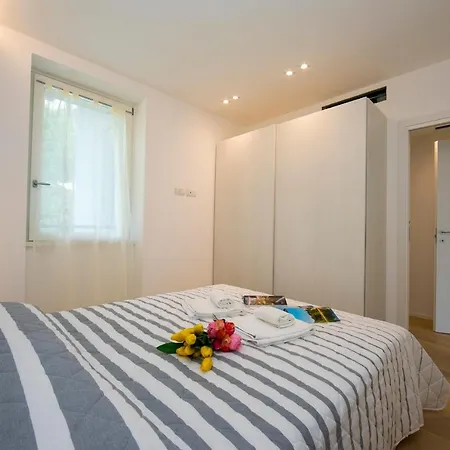 Sleeps 5 Pool Air Con *