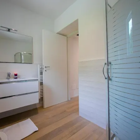 Sleeps 5 Pool Air Con Apartamento Mezzegra